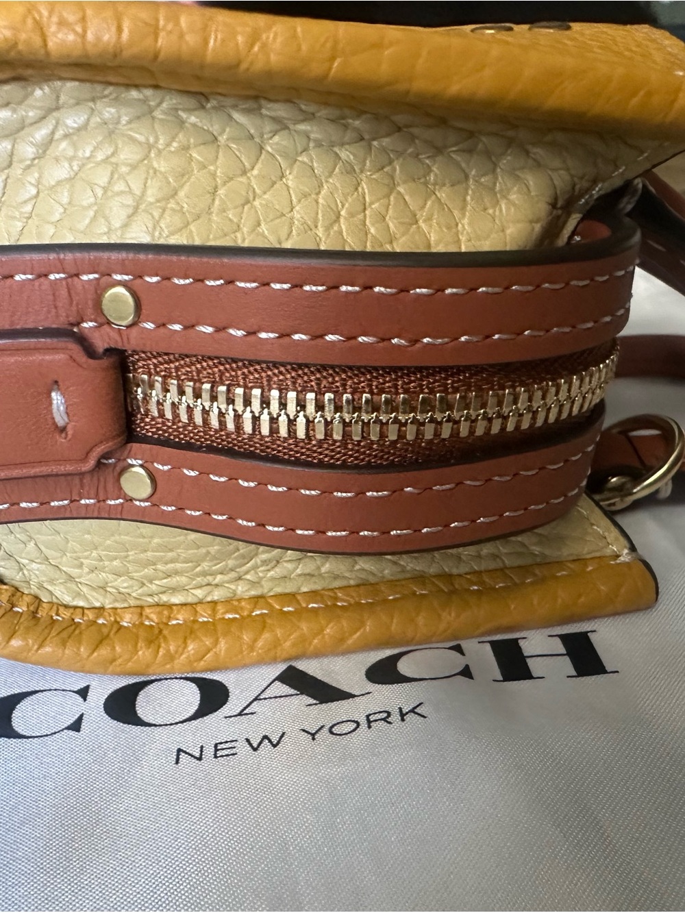 Coach  Rogue 12.  New and never worn. Strap: 21.5in - Picture 5 of 14